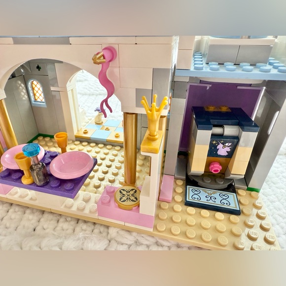 Lego Disney Cinderella’s Dream Castle #41154 - Picture 9 of 15